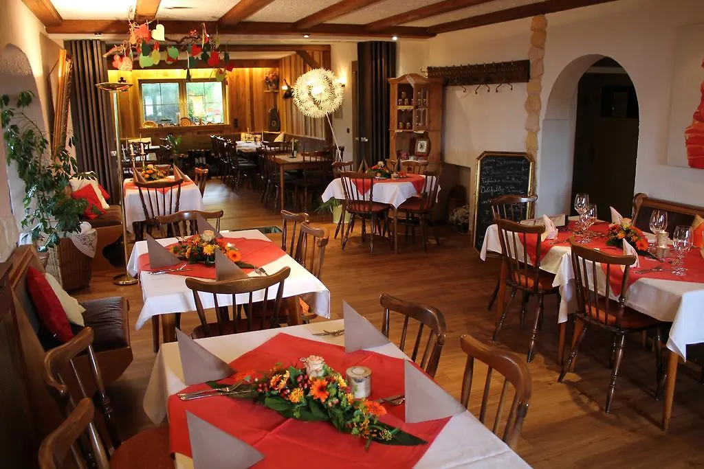 Antjes Schmankerlhotel Und Restaurant 트로스타우 게스트하우스