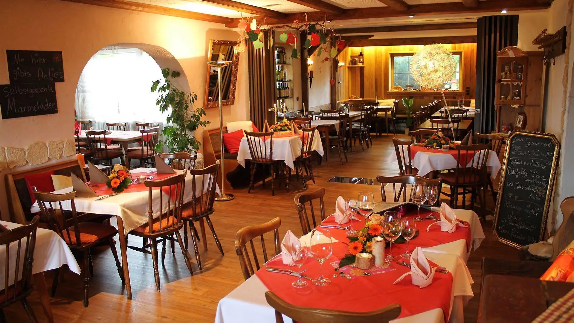 Antjes Schmankerlhotel Und Restaurant 트로스타우 게스트하우스